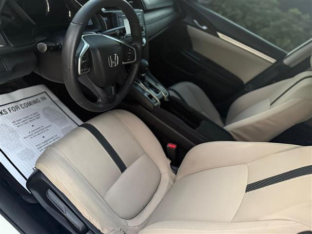 $8900 : Honda Civic LX image 4