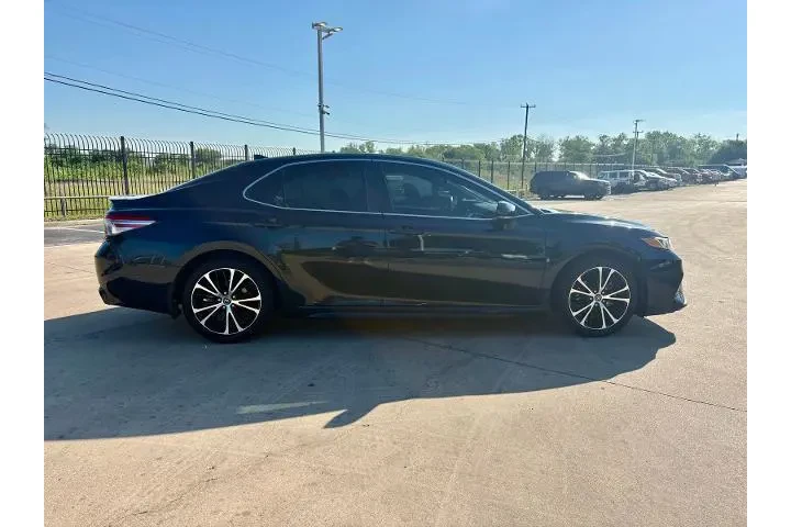 $16773 : Toyota Camry 2019 LE 4dr Sed image 2