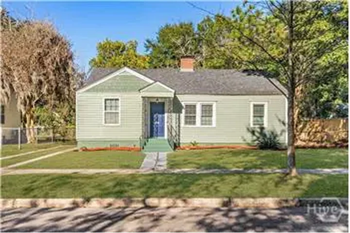 $1990 : Rental property with 3 bedro image 2