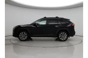 $34998 : Toyota RAV4 2022 AWD XLE Pre thumbnail