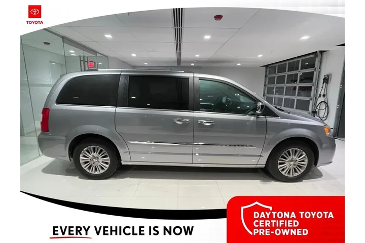 $12500 : Chrysler Town and Country 20 image 8