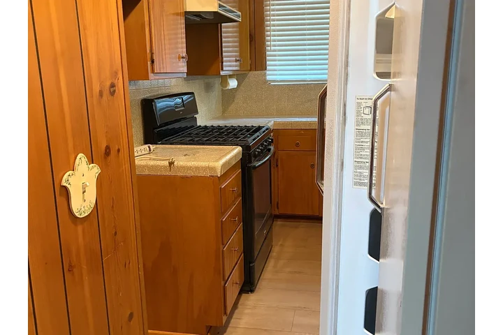 $1200 : Charming 2-bed, 1-bath home in image 4