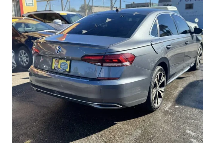 $16995 : 2021 Passat SE image 8