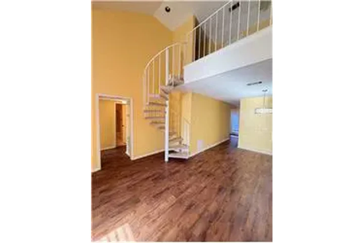 $2000 : Rental property with 3 bedro image 5