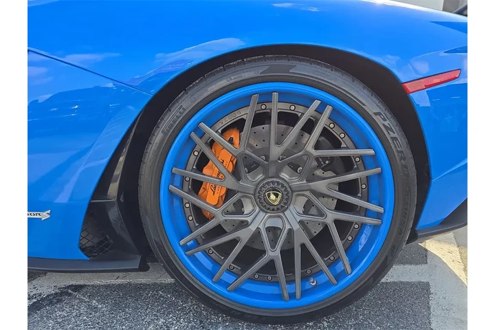 Lamborghini Aventador S AWD 2D image 3