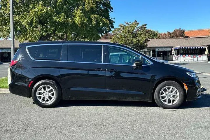 $27250 : Chrysler Pacifica 2024 Touri image 7