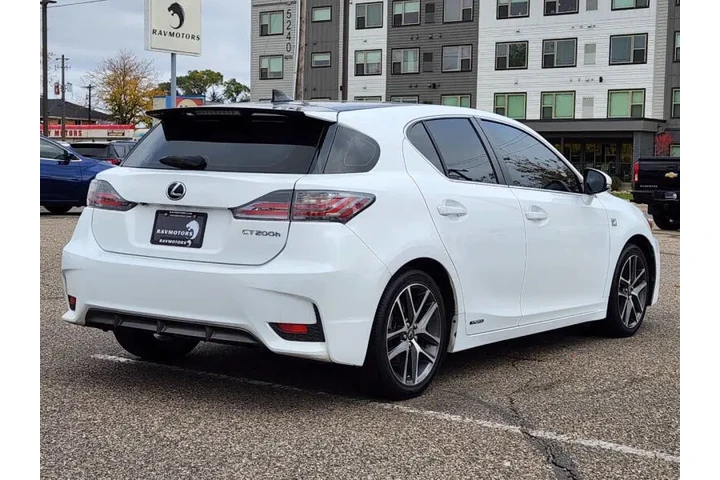 $12744 : 2014 CT 200h image 10