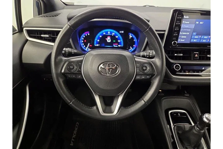 $23998 : Toyota Corolla Hatchback 202 image 10