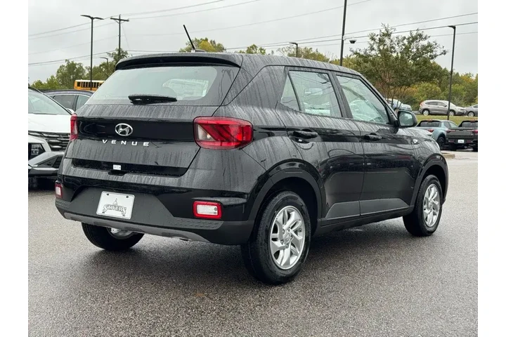 $22415 : Hyundai VENUE 2026 SE 4dr Cr image 10