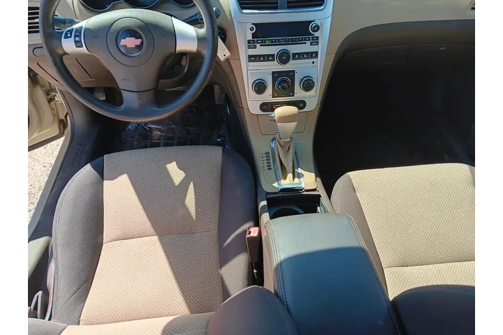 $5000 : 2010 Malibu LS image 9