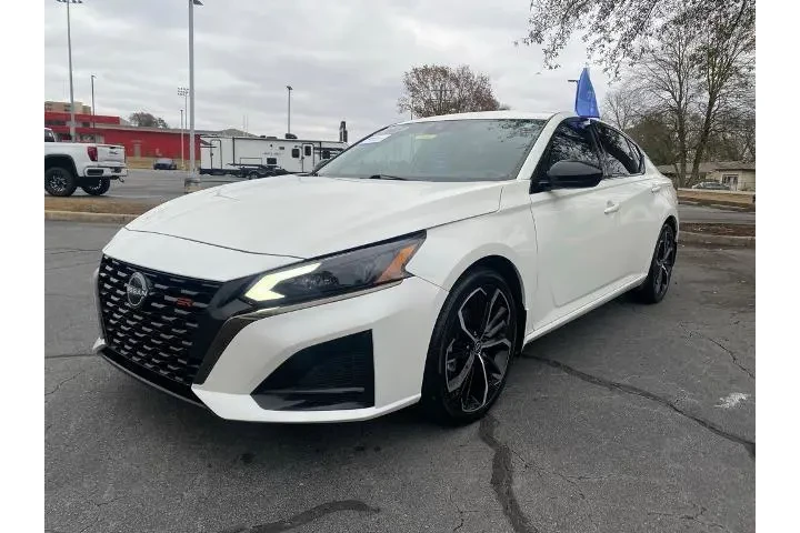 $23699 : Nissan Altima 2023 2.5 SR 4d image 3