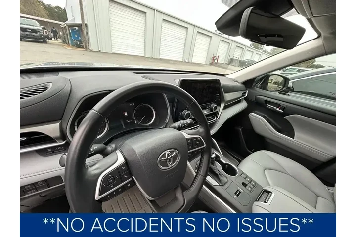 $35650 : Toyota Highlander 2023 LE 4d image 2