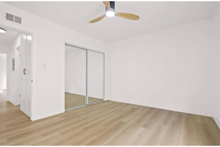 $1450 : 1Bed 1Bath Apt available in LA image 6