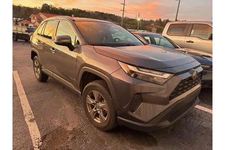 $27669 : Toyota RAV4 2024 XLE 4dr SUV image 1