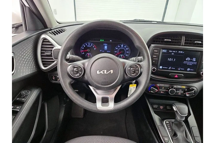 $15998 : Kia Soul 2022 LX 4dr Crossov image 10