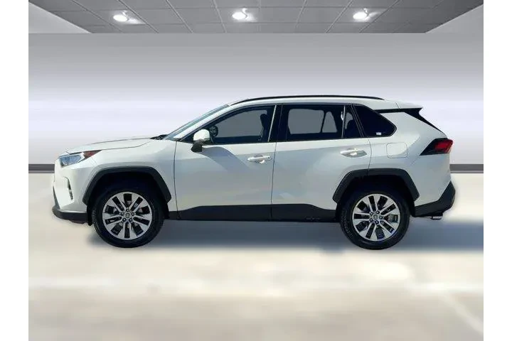 $20499 : Toyota RAV4 2021 XLE Premium image 2