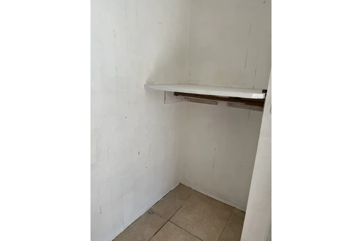 $700 : Se Renta cuarto grande 12 x 12 image 4