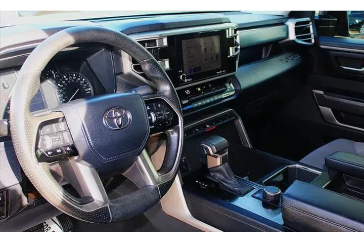 $38063 : Toyota Tundra 2022 4x2 SR5 4 image 2