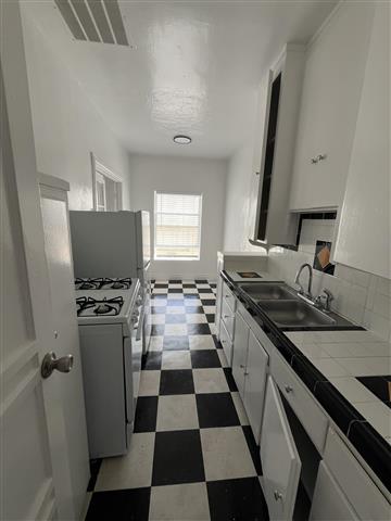 $1595 : 511 Serrano st image 4