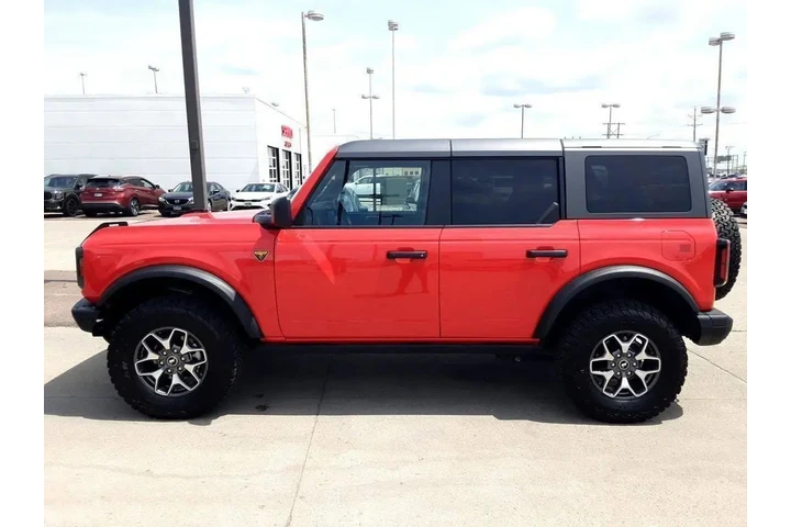 $52495 : 2024 Bronco Badlands image 9