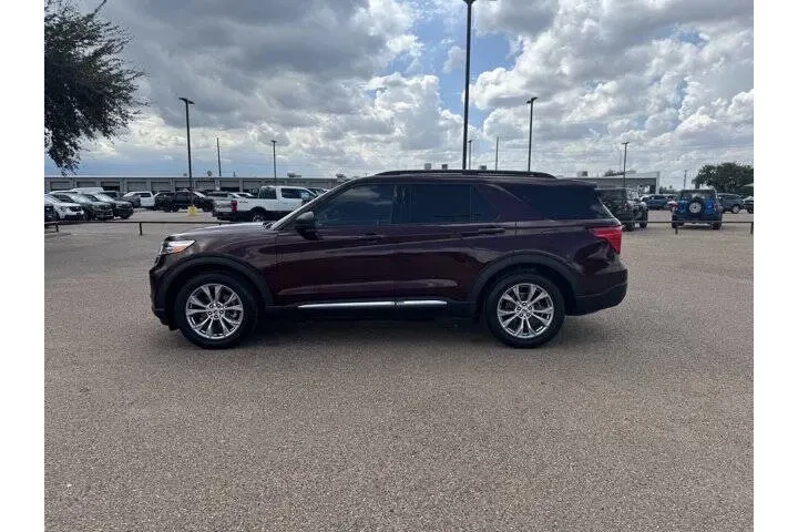 $27753 : 2022 Explorer XLT image 3