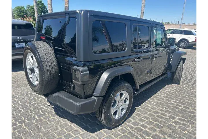 $25995 : Jeep Wrangler Unlimited 2022 image 4
