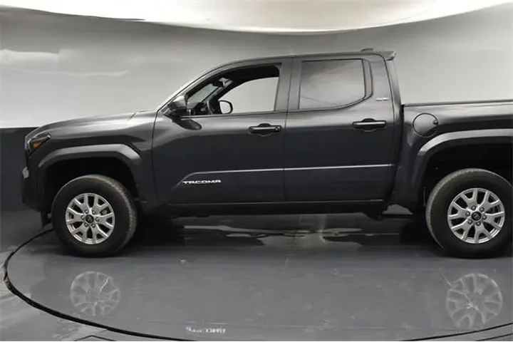 $30504 : Toyota Tacoma 2024 4x2 SR5 4 image 5