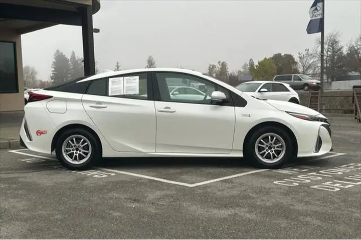$16990 : Toyota Prius Prime 2017 Plus image 3
