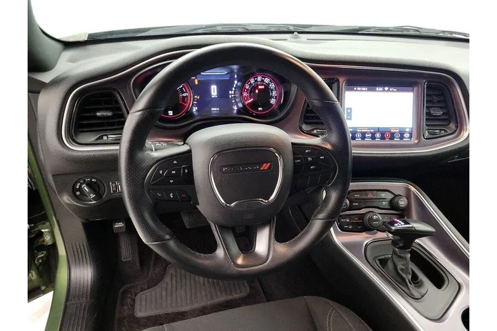 $22998 : Dodge Challenger 2018 SXT 2d image 10