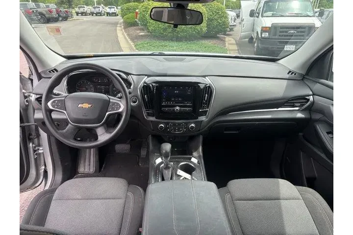 $19000 : Chevrolet Traverse 2021 LS 4 image 9