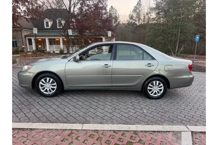 $4800 : 2005 Camry SE image 5