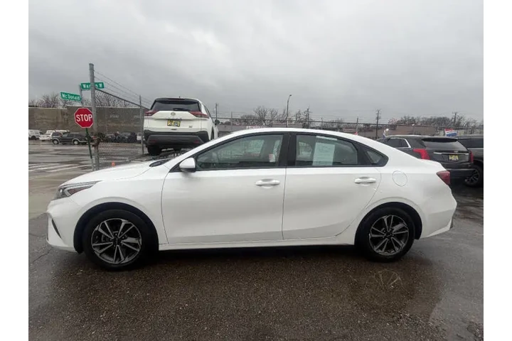 2024 Forte LXS image 5