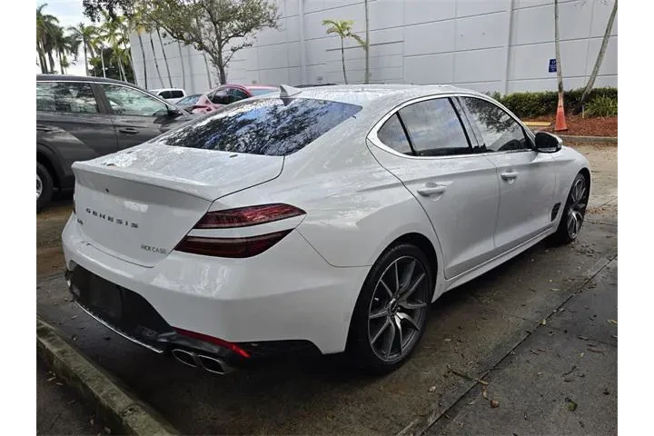 $27998 : Genesis G70 2023 2.0T 4dr Se image 6