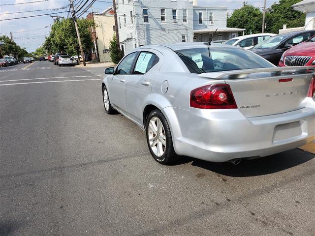 2012 Avenger SXT Plus image 3