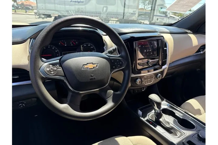 2023 Chevrolet Traverse  Spo image 5