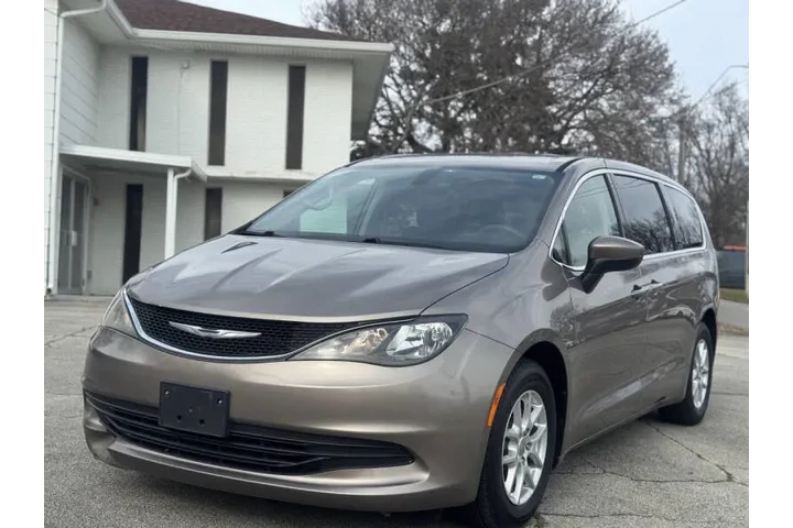 $7999 : 2017 Pacifica LX image 1