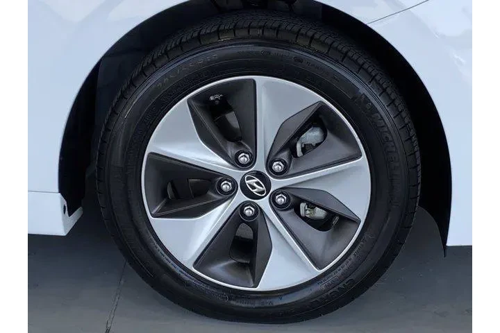 $11991 : Hyundai IONIQ Electric 2019 image 5