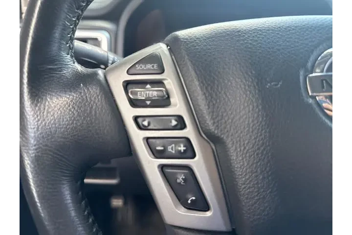 Nissan Titan 2021 4x2 SV 4dr image 10