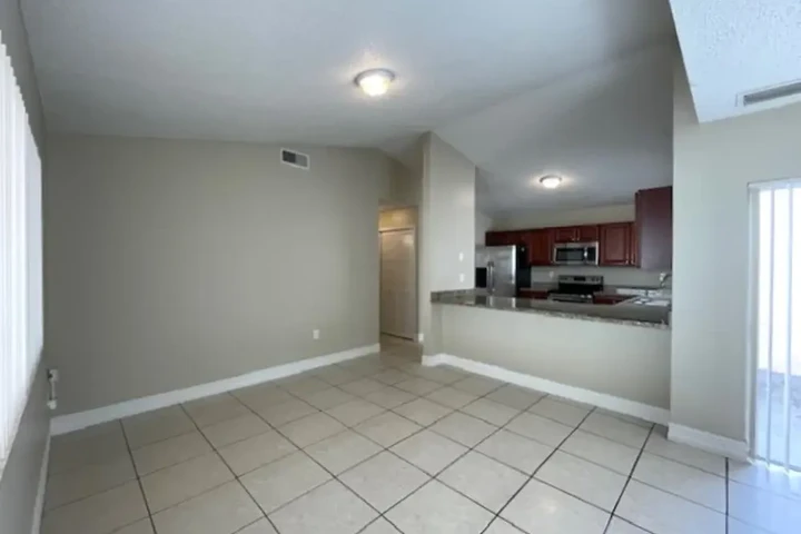 $1355 : 3 Bedroom home in Las Vegas image 3