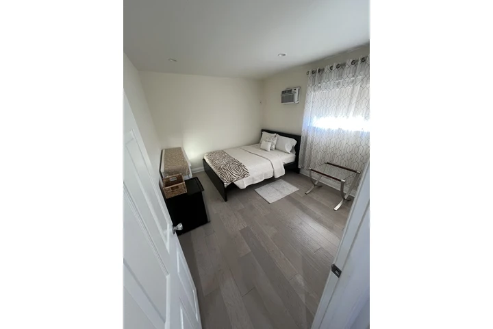 $875 : Cuarto image 4