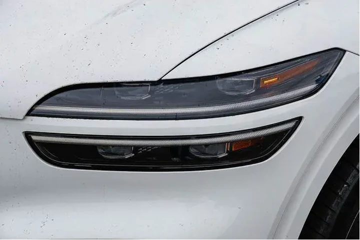 $39991 : Genesis GV70 2023 AWD 2.5T S image 8