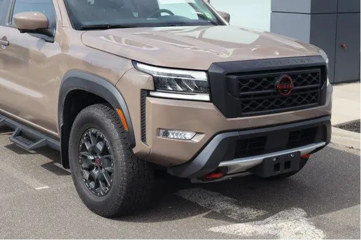 $33720 : Nissan Frontier 2023 4x4 SV image 3