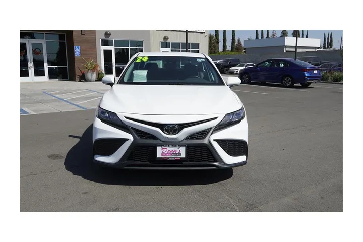 $27984 : 2024 Camry SE Sedan 4D image 2
