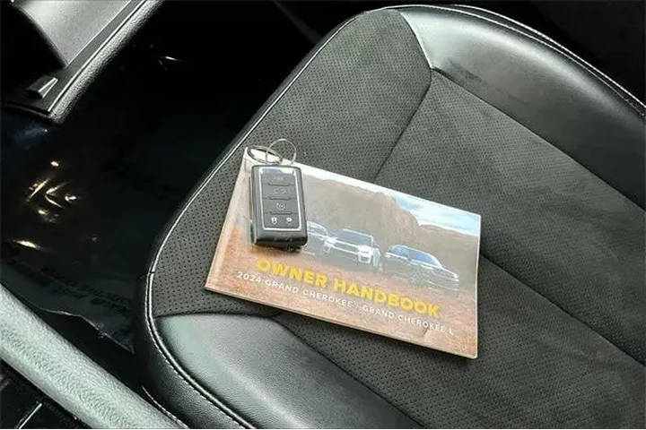 $30700 : Jeep Grand Cherokee L 2024 4 image 10