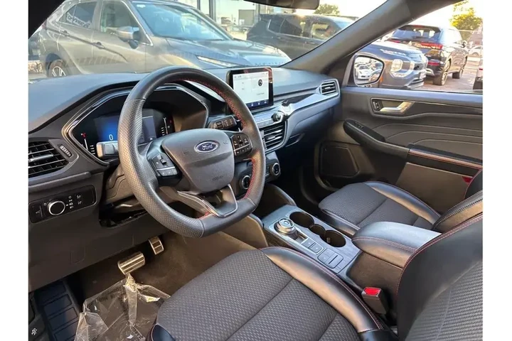 $22498 : Ford Escape 2023 ST-Line 4dr image 10