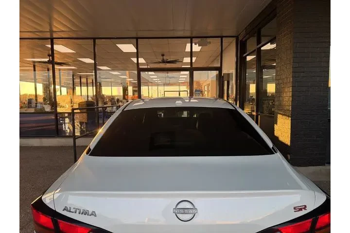 $21923 : Nissan Altima 2023 2.5 SR 4d image 4