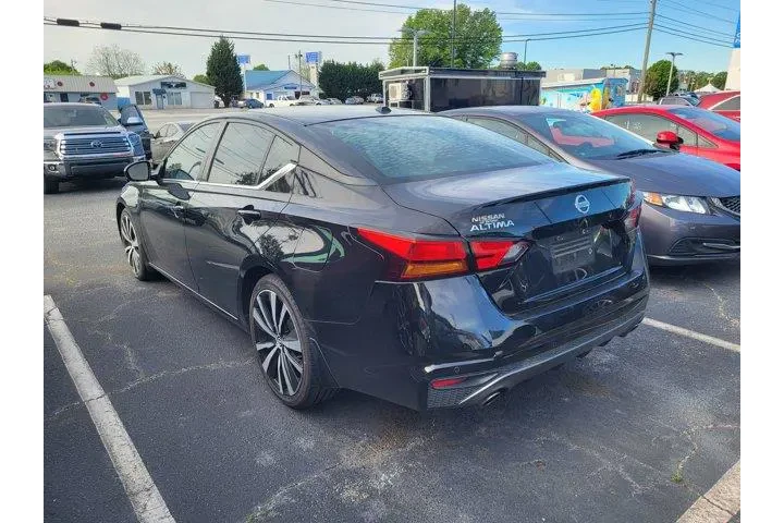 $17481 : Nissan Altima 2020 2.5 SR 4d image 6