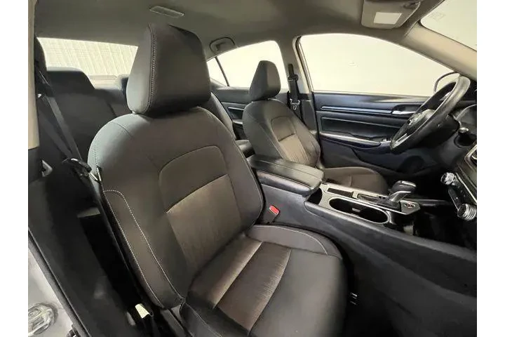 $17987 : Nissan Altima 2024 2.5 SV 4d image 9