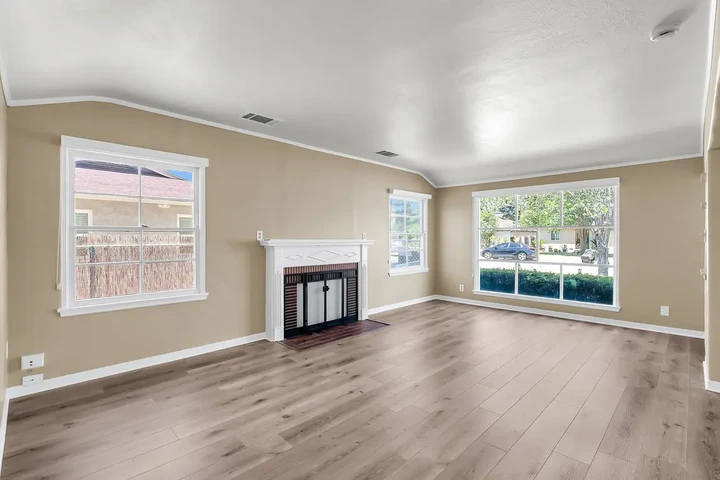 $900 : Delightful 2-bedroom, 1-bathro image 8