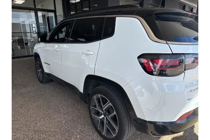 $25529 : Jeep Compass 2025 4x4 Limite image 2